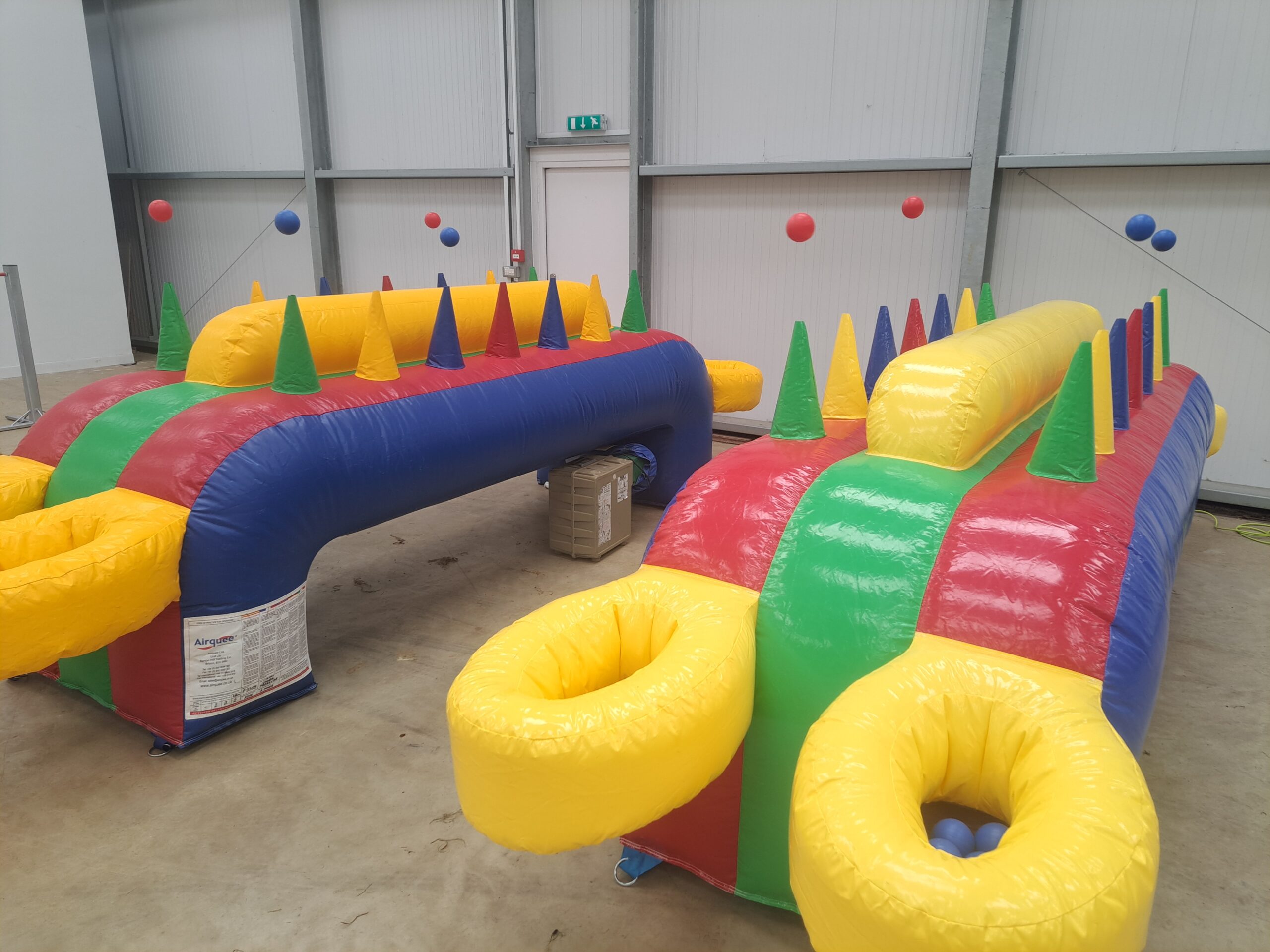 2 x Inflatable Air Jugglers scaled