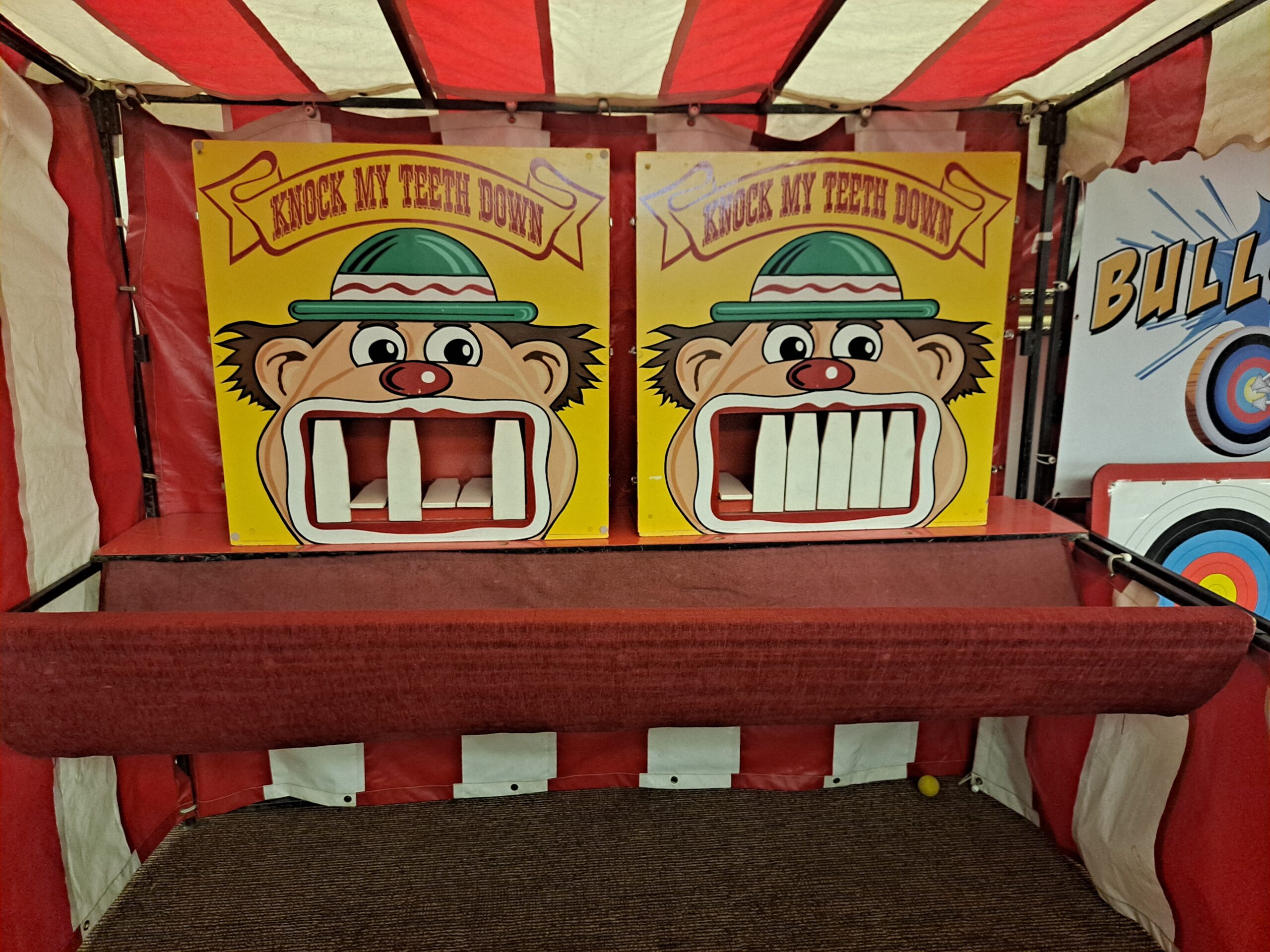 Knock Teeth Down Side Stall Rental – Classic Fairground Fun for All Ages!